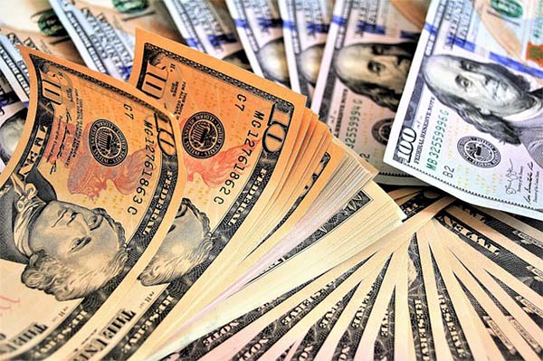 Remesas enviadas por mexicanos desde EU crecen al récord de 33,564 mdd
