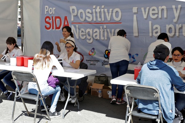 Pandemia de COVID-19 hace más vulnerables a pacientes con SIDA