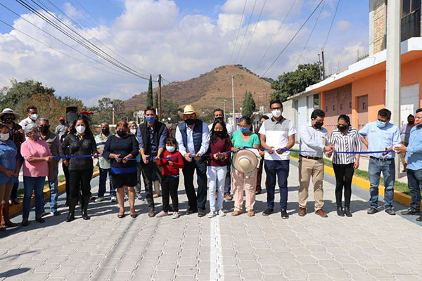 Cumple Guillermo Velázquez compromisos de mejora de infraestructura en colonias atlixquenses
