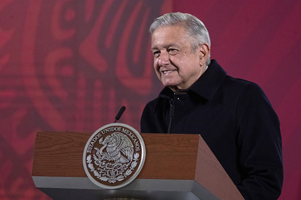 AMLO ahora sí llama a “actuar con responsabilidad” y no salir por las fiestas