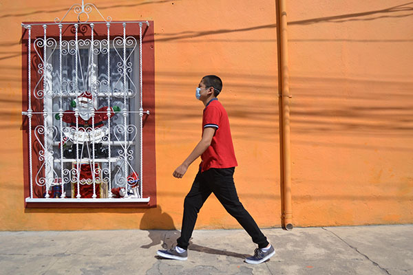 Advierten especialistas del HUP rebrote de COVID-19 por incremento de movilidad