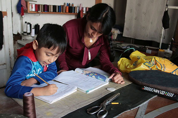 Acompañamiento de padres, fundamental en la educación en línea
