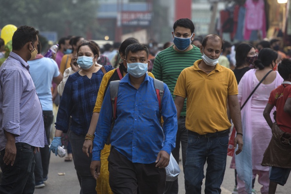 La India rebasa los 800 casos de una enfermedad no identificada