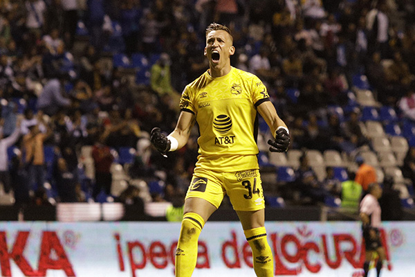 Con la salida de Nicolás Vikonis, comienza la limpia en el Puebla