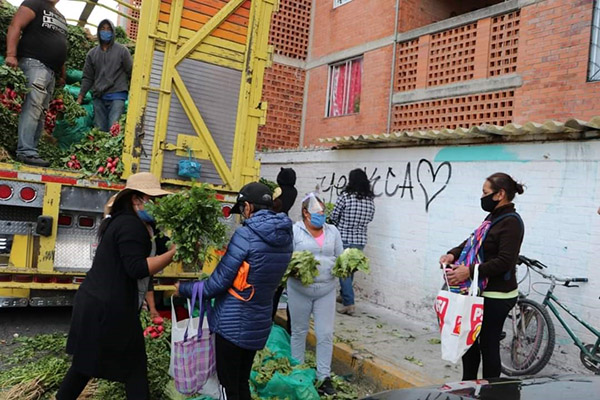 “El Toñín” ahora regala verduras en colonias del sur