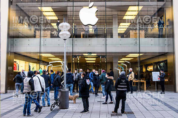 Acusan a Apple a hacer caso omiso de las leyes laborales en sus fábricas en China