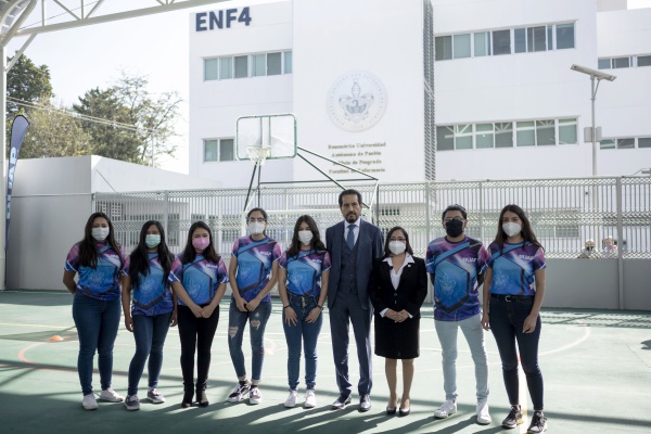 Alfonso Esparza reconoce la importancia social de la Enfermería