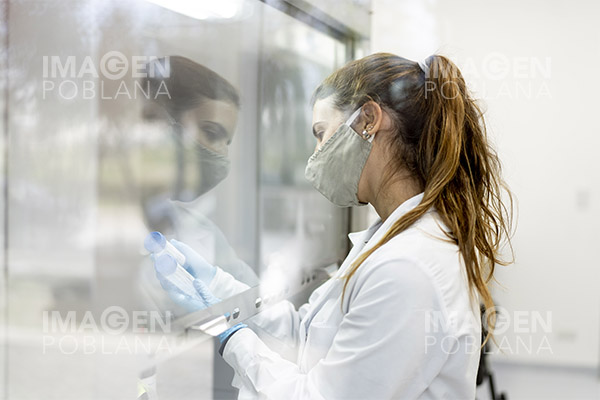AstraZeneca estudiará combinación de su vacuna con la rusa Sputnik V