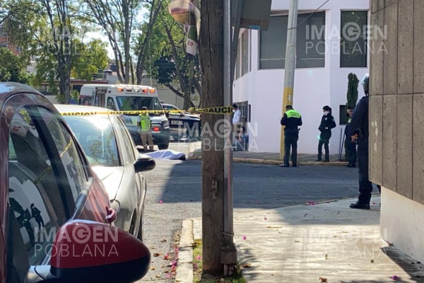 Conductor agrede a oficial de tránsito y encuentra la muerte en su huida