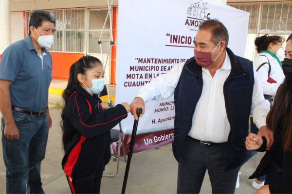 Ayuntamiento de Amozoc inicia obra de mejoramiento en escuela primaria