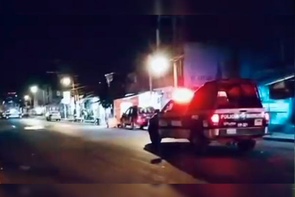 Riña callejera acaba en balacera; un muerto