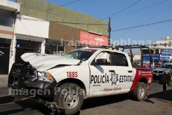 Patrulla embiste a carro particular; dos heridos de consideración