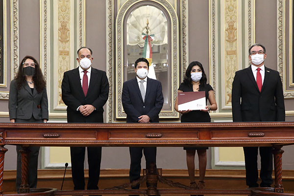 Tiene Puebla un gobierno democrático: Barbosa entrega su segundo informe al Congreso
