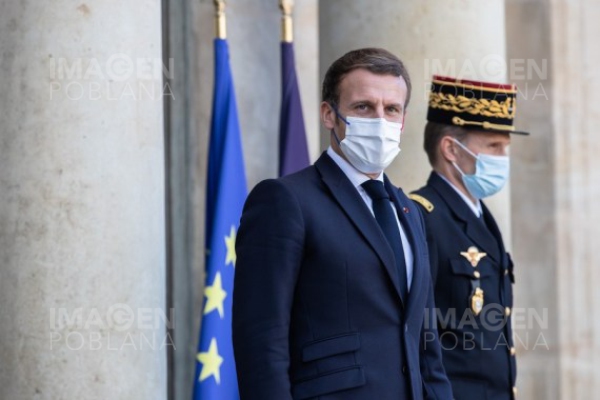 Reportan estable a presidente francés tras contraer COVID-19