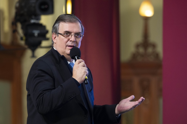 Ebrard augura "nueva etapa" en relación bilateral con EU