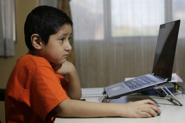 Estudiantes inician atípicas vacaciones de invierno
