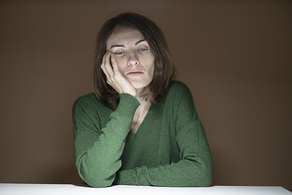 Este es el hábito más dañino para la salud física y emocional, según un médico