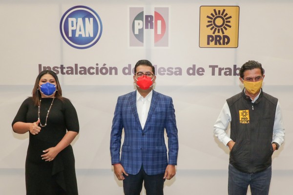 Genoveva se afilia al PRI y al PRD para elección 2021