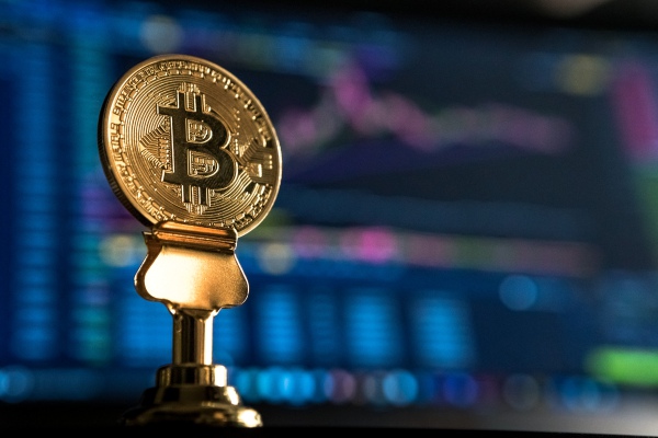 El bitcóin renueva el máximo histórico al superar los 34,000 dólares