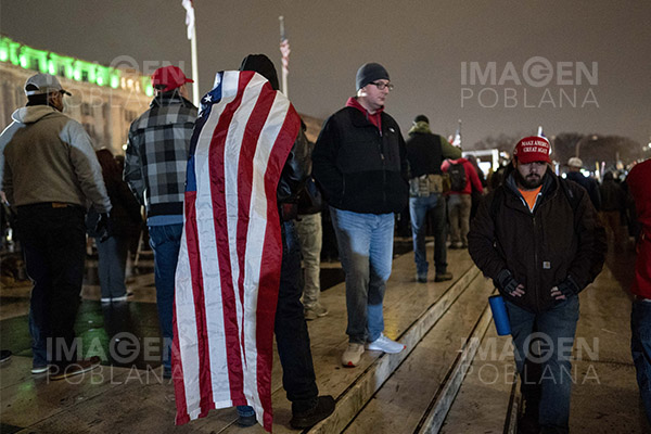 Manifestantes a favor de Trump intentan irrumpir en el Capitolio
