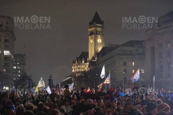 Alcaldesa de Washington declara toque de queda tras ocupación del Capitolio