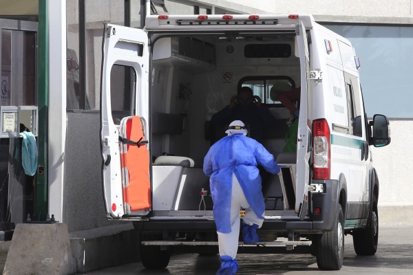 Cierre se extiende dos semanas más; capacidad hospitalaria está casi al límite