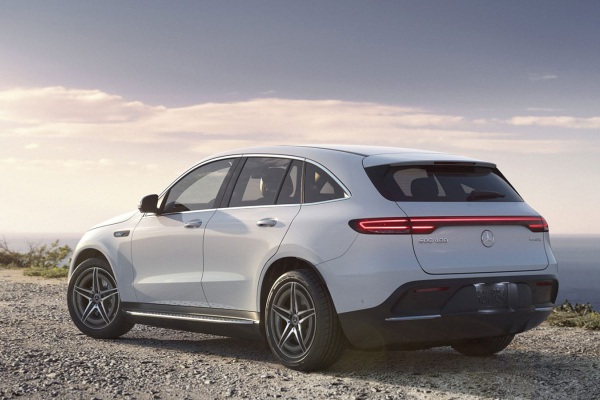Mercedes muestra una parte de su auto eléctrico EQS