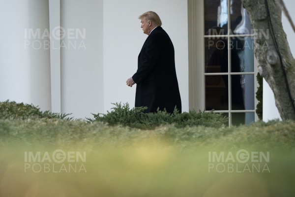 Trump podría ser destituido para evitar guerra con Irán, según exagente