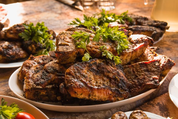 Compañía pagará miles de dólares para que amantes de la carne se vuelvan veganos