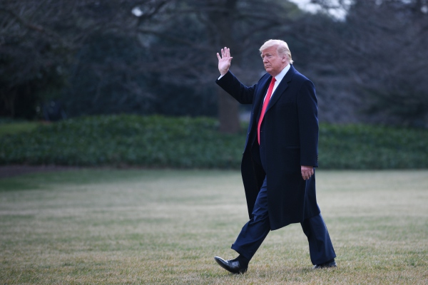 Ahora Twitter también suspende cuenta de la campaña de Trump