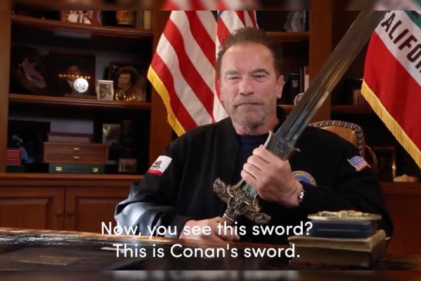 Schwarzenegger empuña la espada de Conan contra Trump y sus seguidores