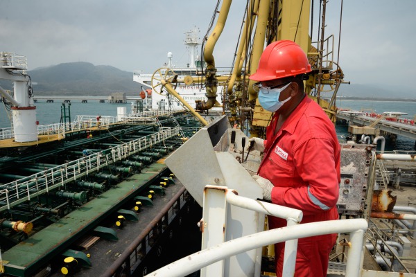Precios del petróleo suben ante expectativas positivas
