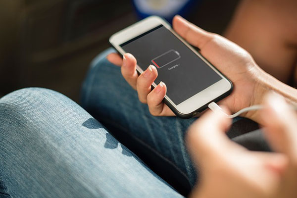 Las situaciones más peligrosas para cargar un teléfono