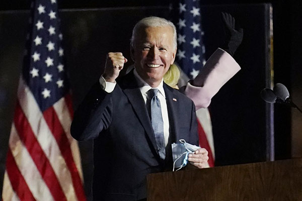 Biden favorecerá a migrantes con proyecto de ley para conseguir la ciudadanía