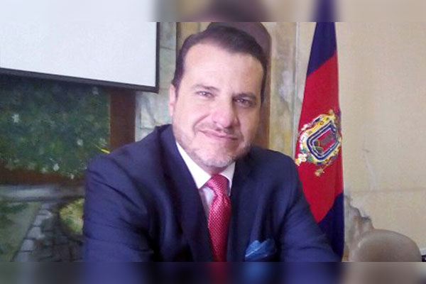 Tras bochornosas declaraciones, candidato presidencial dice que fue drogado