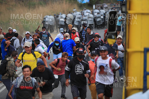 Migrantes retornan a Honduras al no traspasar barreras militares en Guatemala
