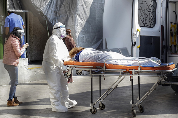 Pacientes con COVID-19 llegan muy tarde a hospitales, alerta Salud