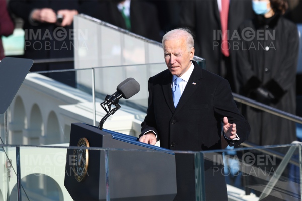 Biden ordena medidas contra el COVID-19; viajeros deberán ponerse en cuarentena