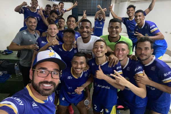 Mueren futbolistas al desplomarse su avión en Brasil