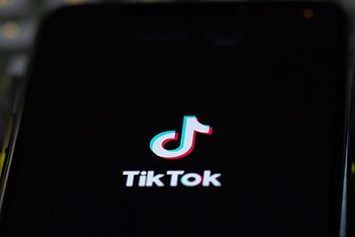 Desafío mortal: Italia prohíbe acceso a TikTok a menores tras la muerte de niña