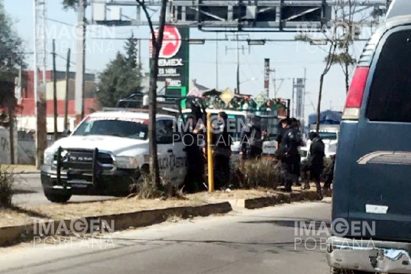 Roban camioneta con tanques de oxígeno y la recuperan en la Puebla-Tehuacán