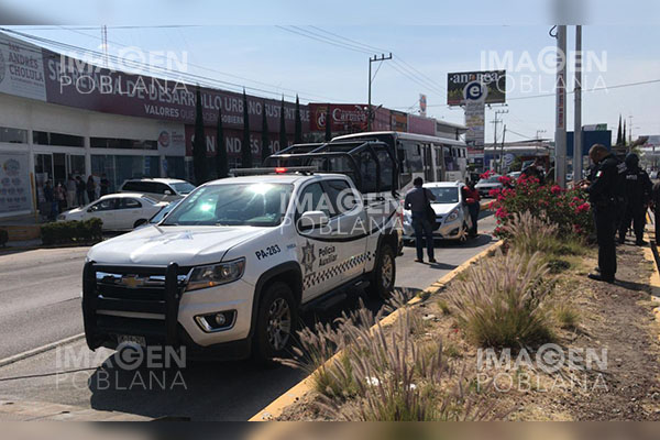 Patrulla de la Policía Auxiliar arrolla a dos mujeres