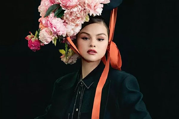 Selena Gomez lanza “Baila conmigo”, un nuevo y enérgico tema en español