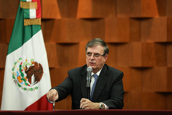 Ebrard asegura que la vacuna AstraZeneca será la más económica
