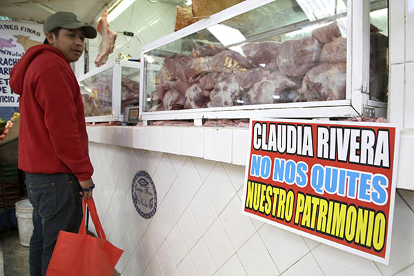 Locatarios de Amalucan quieren su mercado feo; se oponen a remodelación