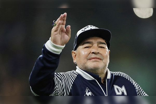 “Estoy abollado, pero todo bien”, dijo Maradona en su último video