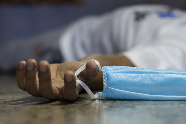 Muere toda una familia después de que la madre ocultara su diagnóstico de COVID-19