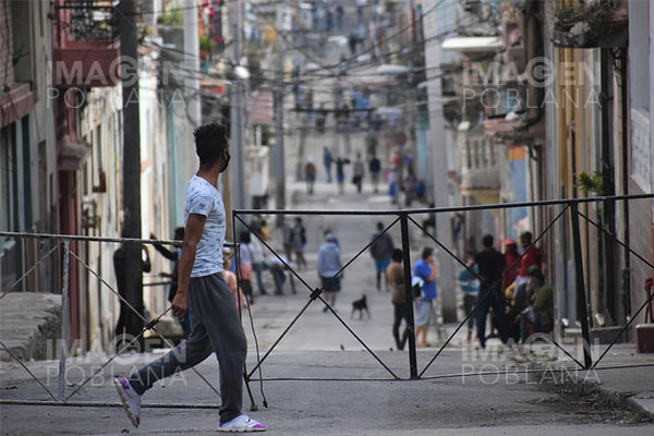 Cuba comienza a aplicar restricciones a vuelos y viajeros por COVID-19