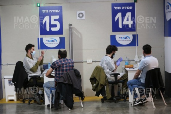 Antivacunas en Israel cancelan sus citas de vacunación para inutilizar dosis