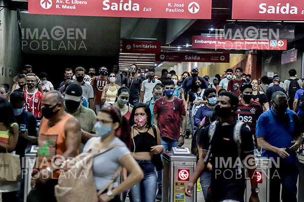 Brasil reporta 54,742 casos y 1,351 muertes por COVID-19 en un día